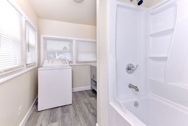 Building Photo - 606 Yorktown Rd