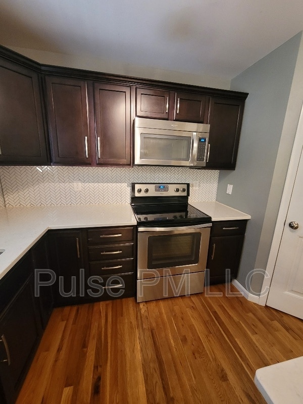Building Photo - 1212 E Henry Clay Ave