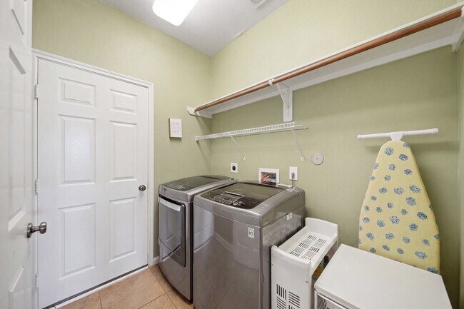 Building Photo - 4462 Gerona St