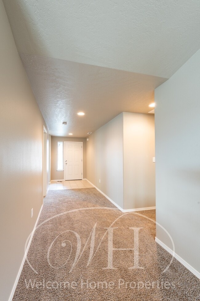 Building Photo - Beautiful Newer Home in New Neighborhood