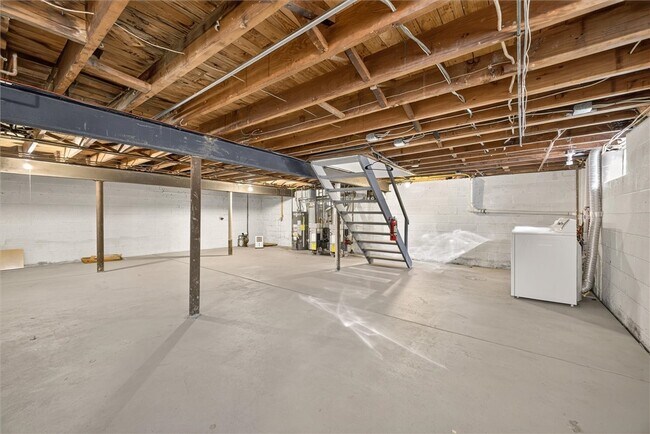 Building Photo - 1700 Mt Hope Ave