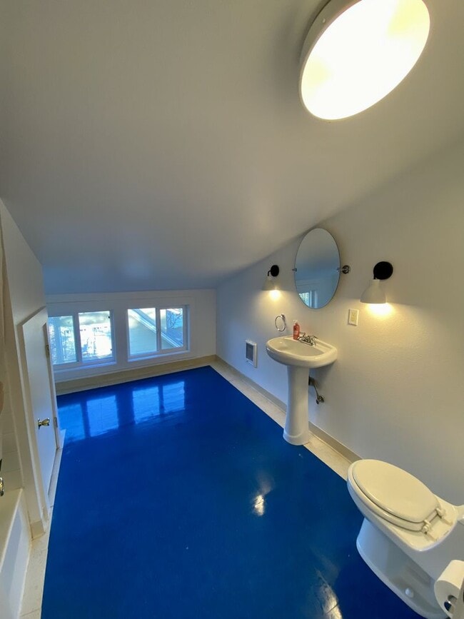 Building Photo - 5728 N Williams Ave