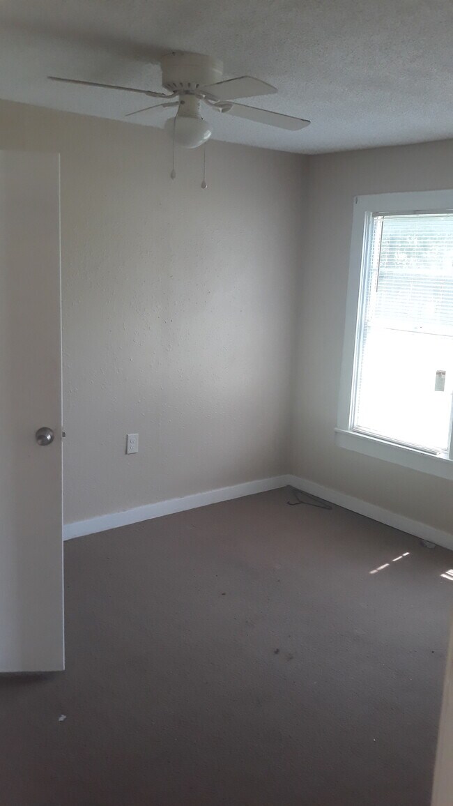 Building Photo - 223 Hood St