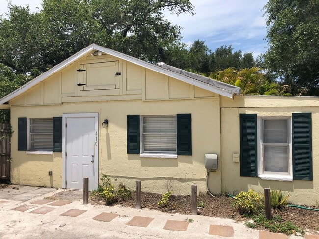 Building Photo - 410 28th St W