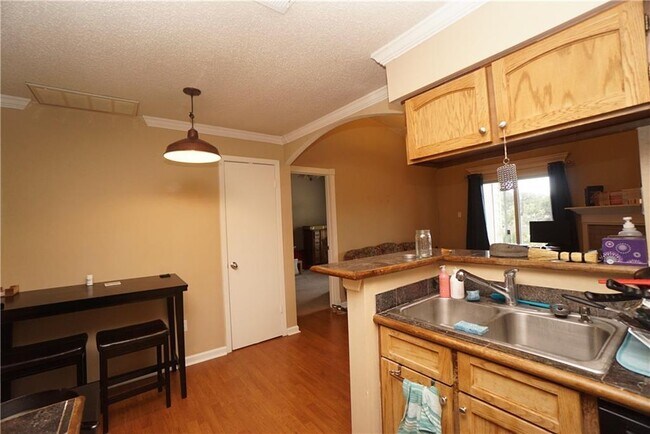 Building Photo - 114 E 31st St