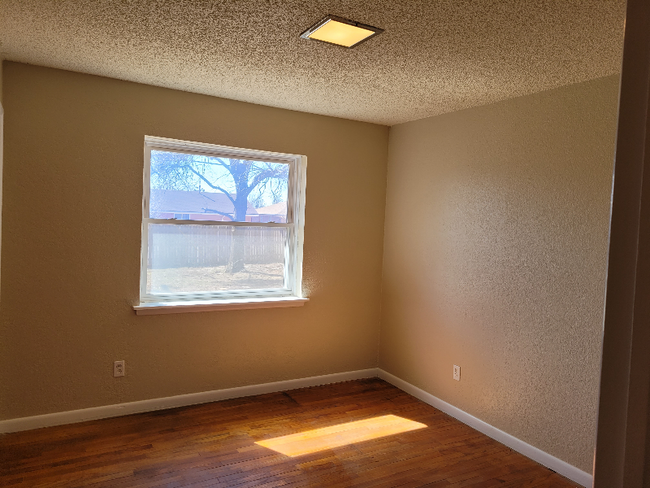 Building Photo - 116 W Glenhaven Dr