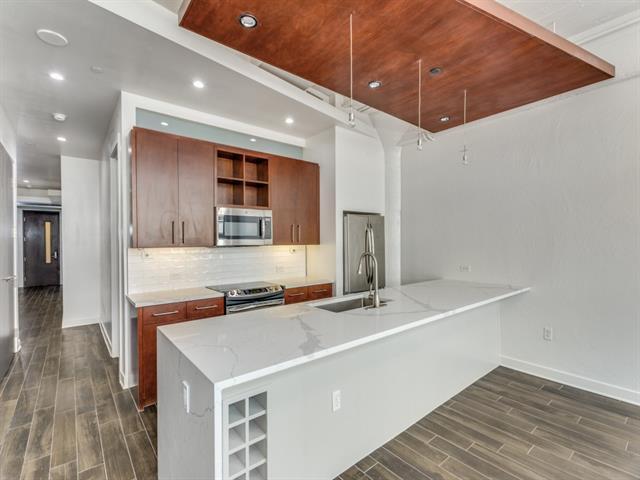 Building Photo - 2600 W 7th St