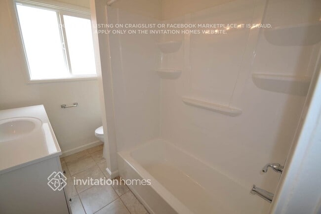 Building Photo - 2916 S Halldale Ave