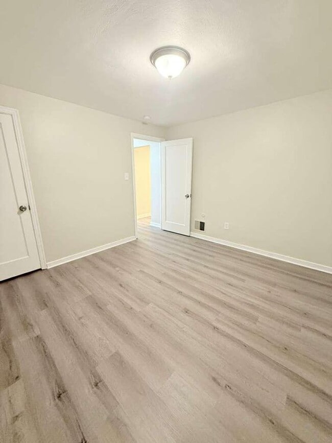 Building Photo - Spacious and beautifully updated 4-bedroom...