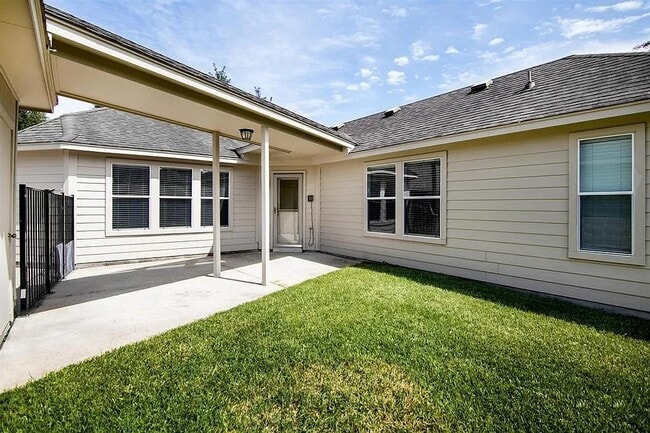 Building Photo - 12830 Cooper Breaks Dr