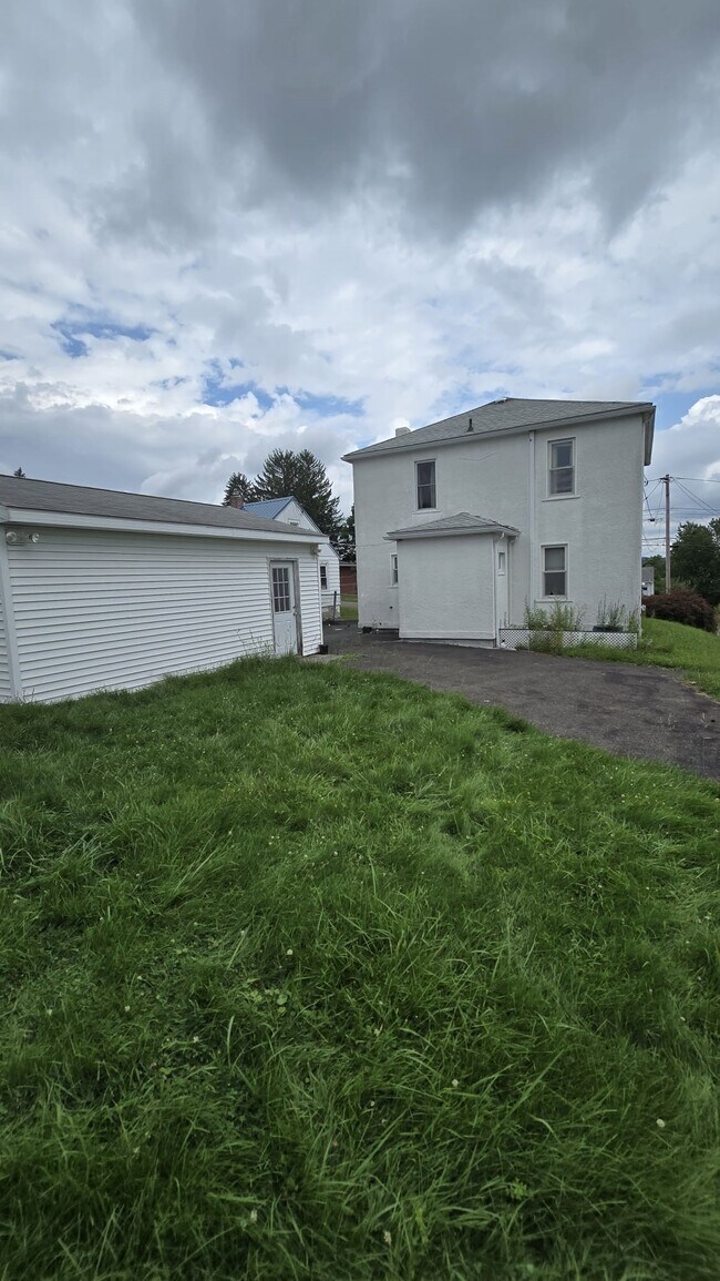 Building Photo - 609 Oak Hill Ave