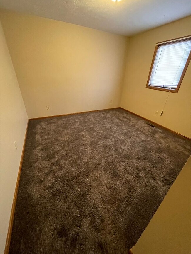Building Photo - 2 Bedroom, 2 Bathroom House. Doubled Attac...