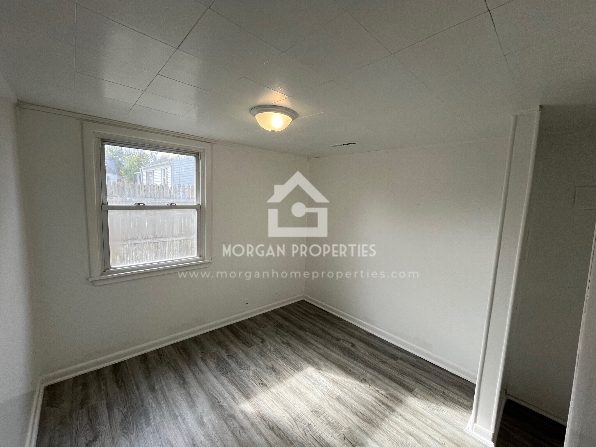 Building Photo - 619 Woodlawn Dr