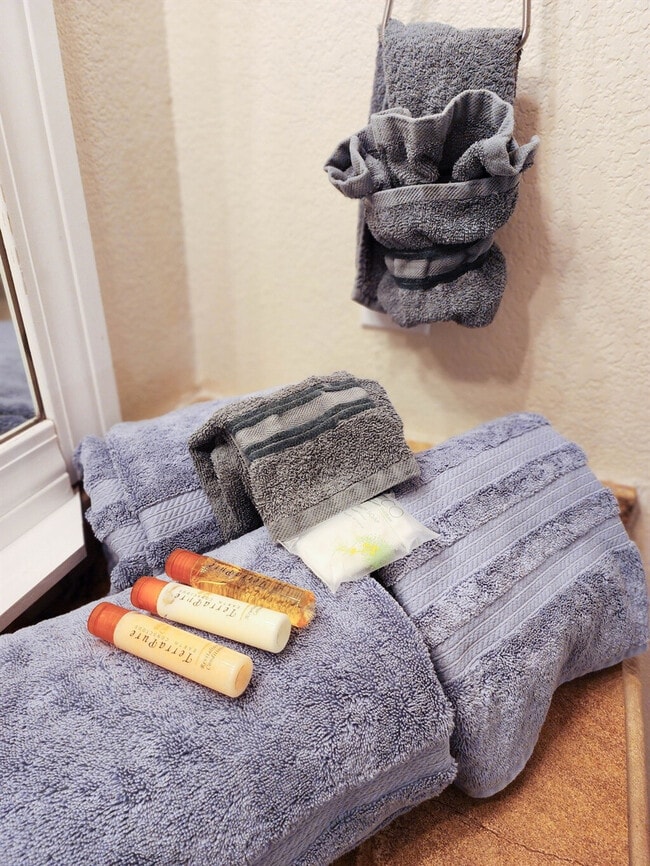 Building Photo - 16819 Front Beach Rd