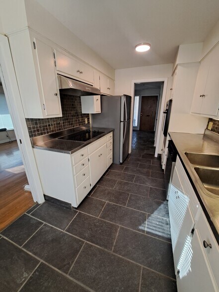 Building Photo - 2883 Charing Rd