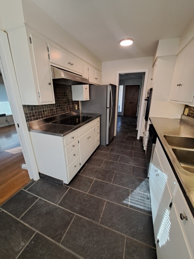 Building Photo - 2883 Charing Rd