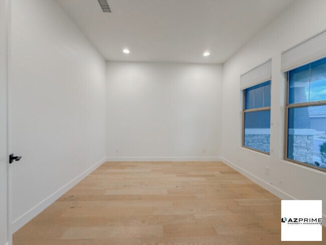 Building Photo - Luxury 4/2.5 Queen Creek House!