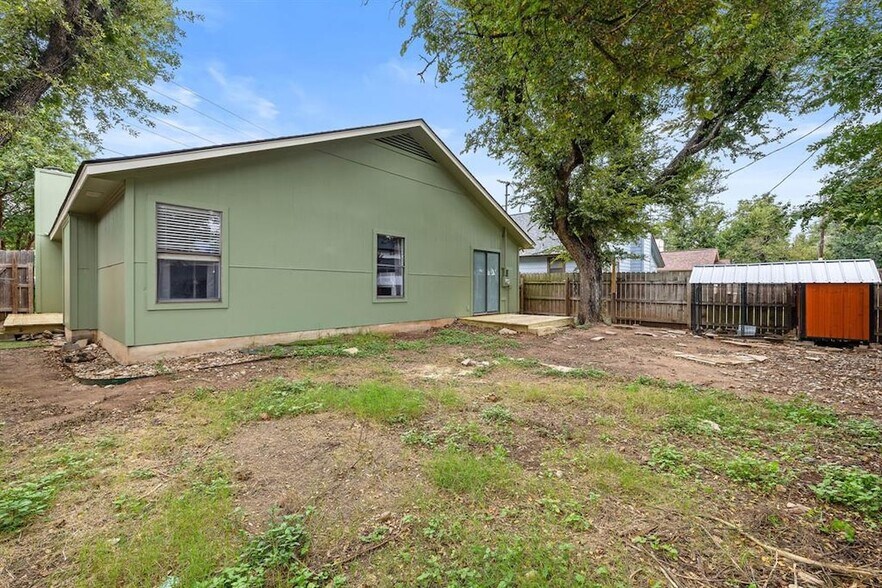 Backyard - 1611 Somerset Dr