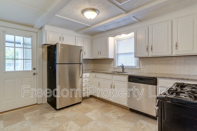 Building Photo - 18 Peck St