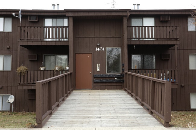 Building Photo - Woodcreek Apartments
