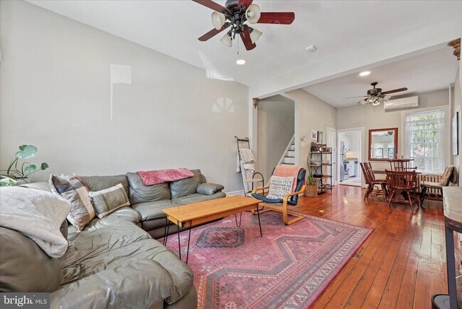 Building Photo - 466 Conarroe St