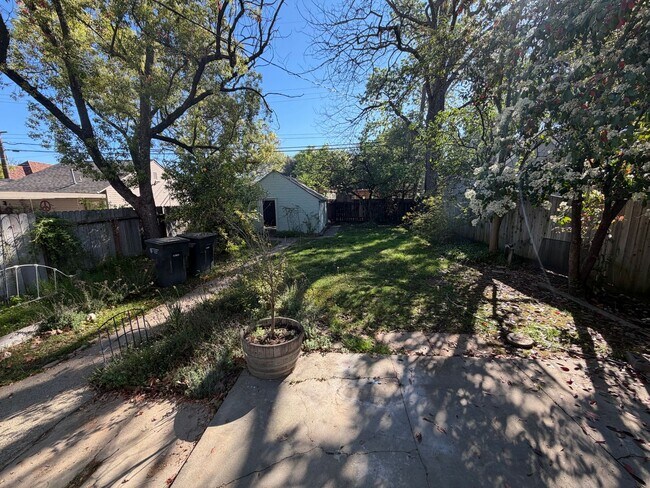 Building Photo - 2 Bedroom | 1 Bathroom | Single family home in Sacramento