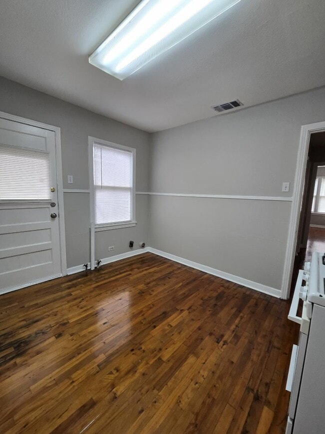 Building Photo - 1339 W Hollywood Ave