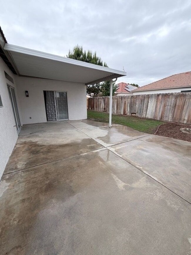 Building Photo - 10616 Petalo Dr