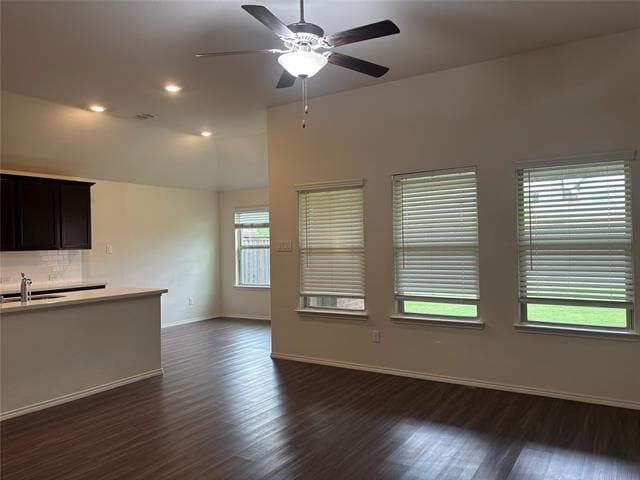 Building Photo - 2065 Alamandine Ave