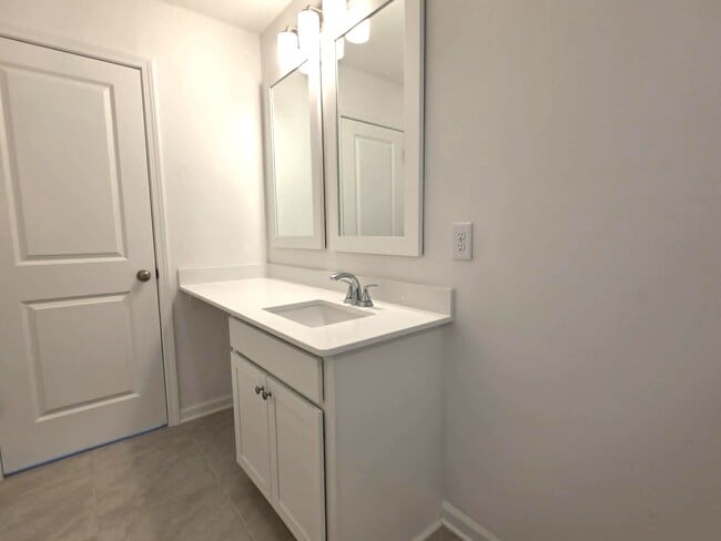 Building Photo - 222 Clement Lp