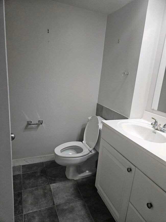 Building Photo - 3850 Galt Ocean Dr