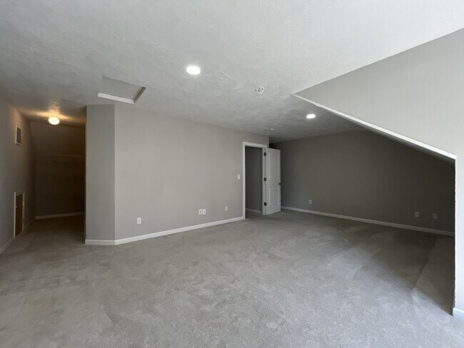 Building Photo - Beautifully Updated 3-Bedroom Bethany Home with Chef's Kitchen, Huge Bonus Room and Private Backyard