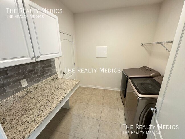 Building Photo - 5107 Appenine Loop W