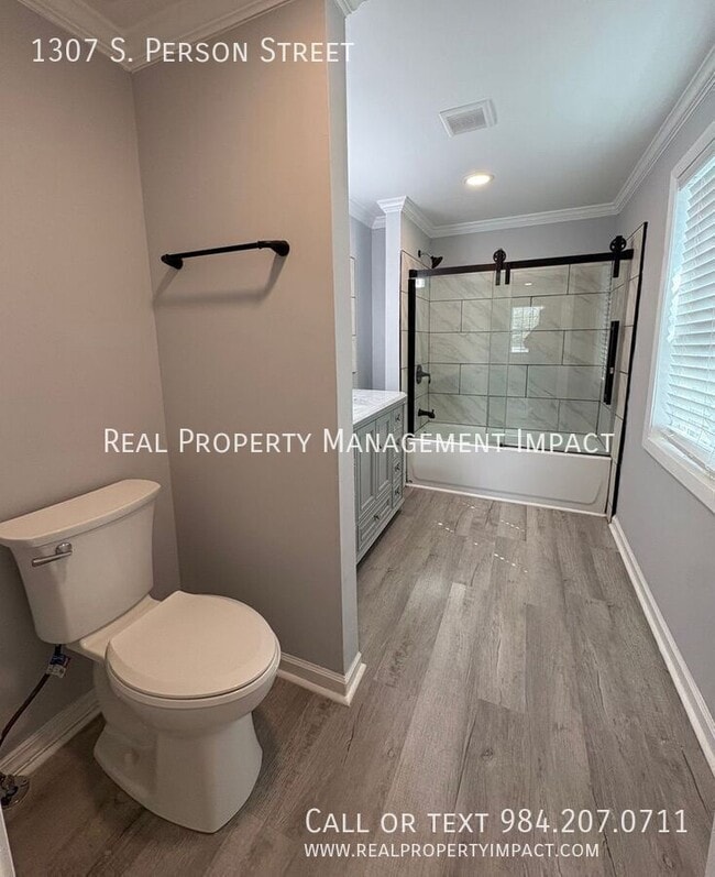 Building Photo - 1307 S Person St