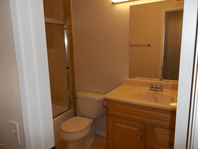 Building Photo - 1425 Ramona Dr
