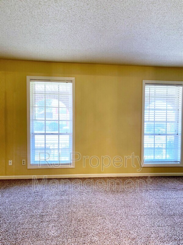 Building Photo - 3235 Foxgate Dr