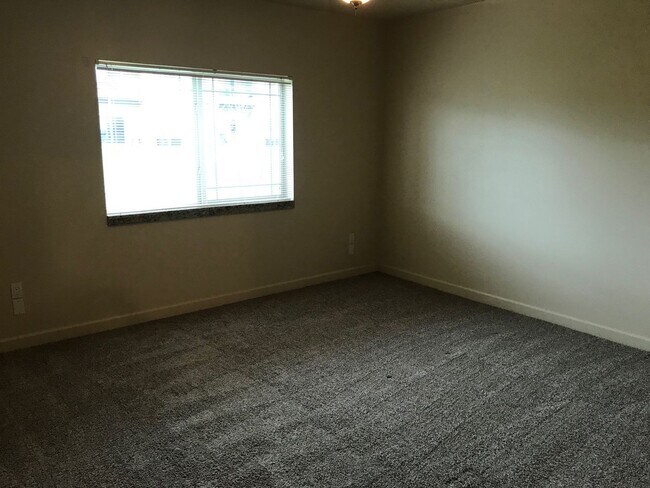 Building Photo - 2715 Bobcat Dr