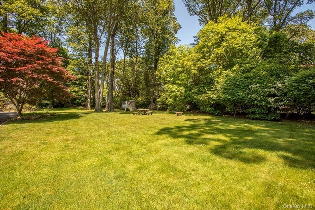 Building Photo - 451 Beechmont Dr
