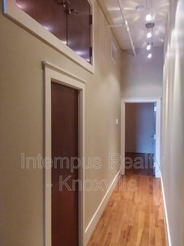 Building Photo - 402 S Gay St