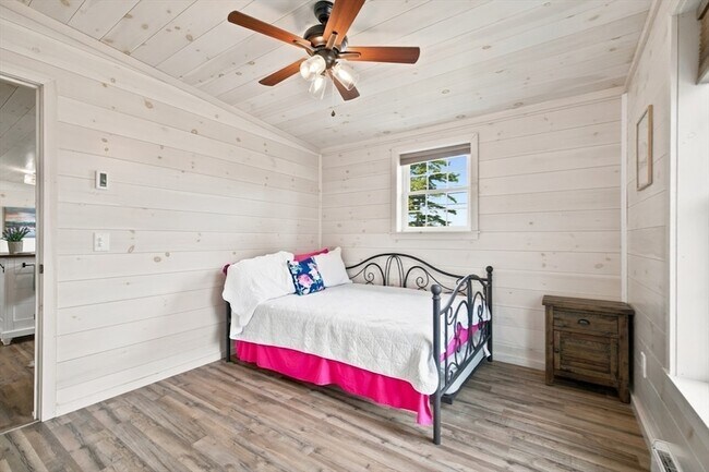 Building Photo - 74 Blackmore Pond Cir