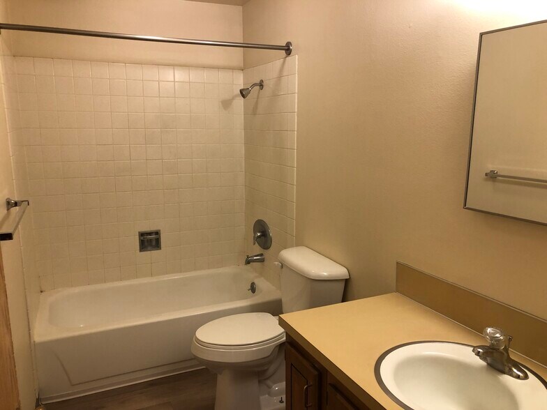 Building Photo - 1420 Z St