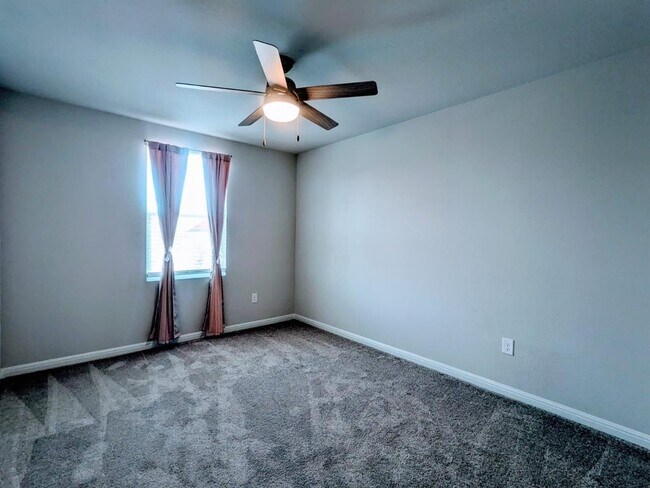 Building Photo - 196 Martha Ln