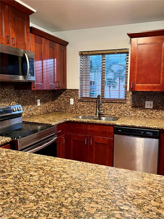 Building Photo - 6235 SW Kendale Lakes Cir