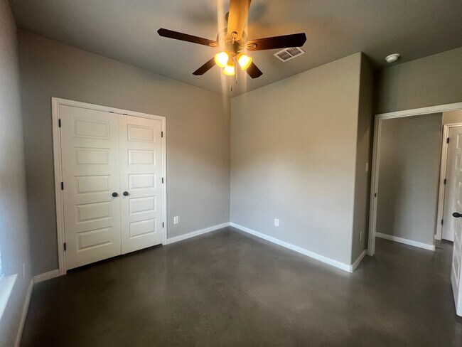 Building Photo - Luxury 3/2 Duplex in Seguin, Texas