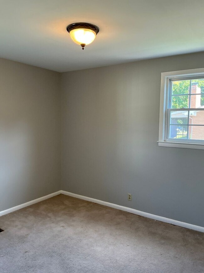 Building Photo - 2802 Thrush Dr