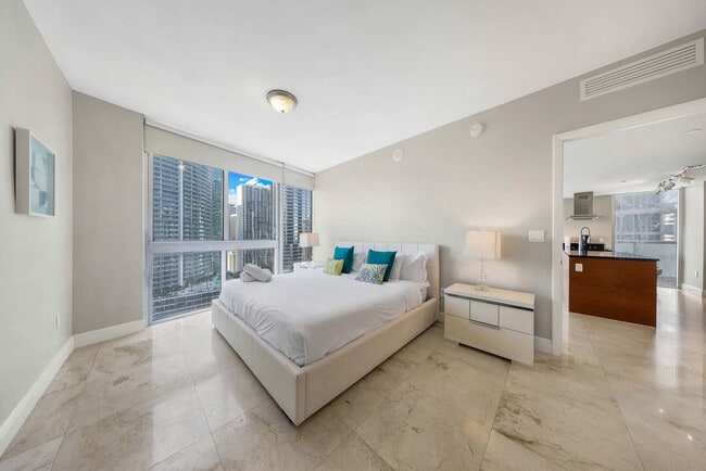 Building Photo - 485 Brickell Ave