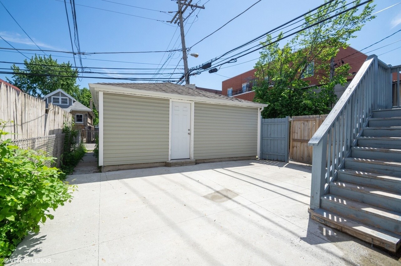 Building Photo - 3943 W Addison St