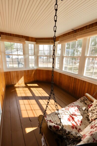 Building Photo - 178 Manning St