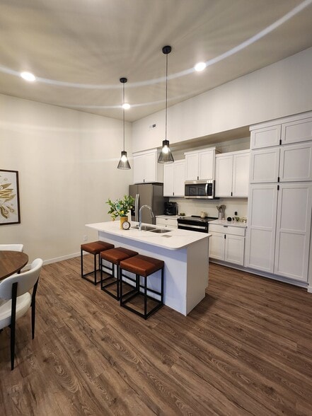 Building Photo - 812 7th St SW