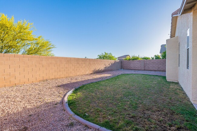 Building Photo - Move right in to your dream home!